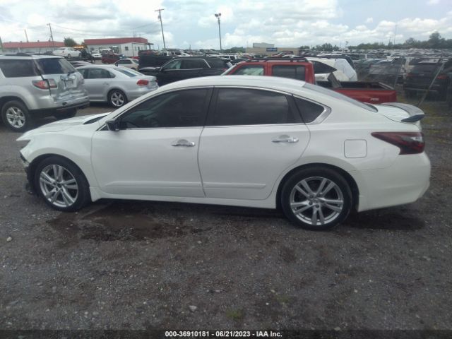 1N4AL3AP1HC202032 Nissan Altima 2.5 Sr