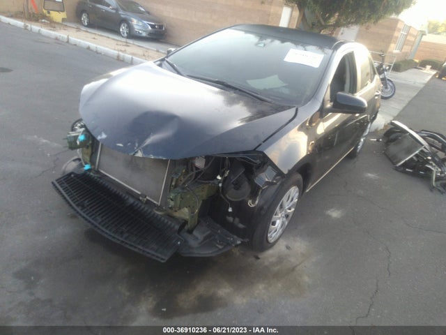 Toyota COROLLA LE 2018 5YFBURHE5JP790310 Image 2