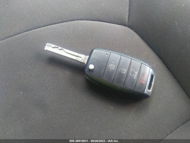 KNDJN2A2XE7088698 KIA Soul Base