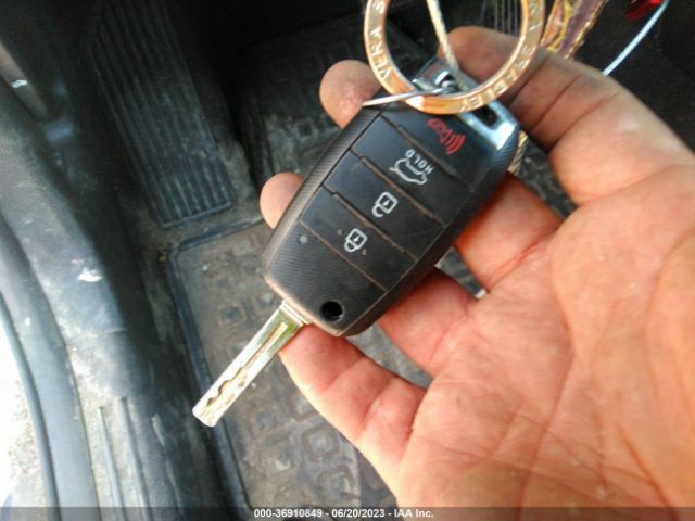 KNDJN2A28J7598087 KIA Soul Base