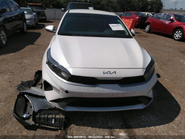 3KPF24AD3NE481275 KIA Forte Lxs