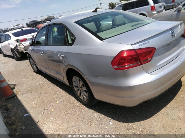1VWAT7A32EC100794 Volkswagen Passat Wolfsburg Ed