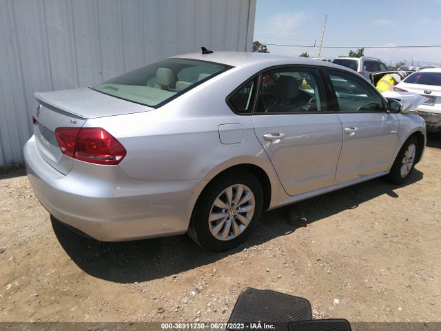 1VWAT7A32EC100794 Volkswagen Passat Wolfsburg Ed