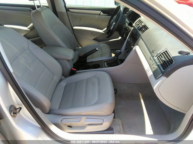 1VWAT7A32EC100794 Volkswagen Passat Wolfsburg Ed