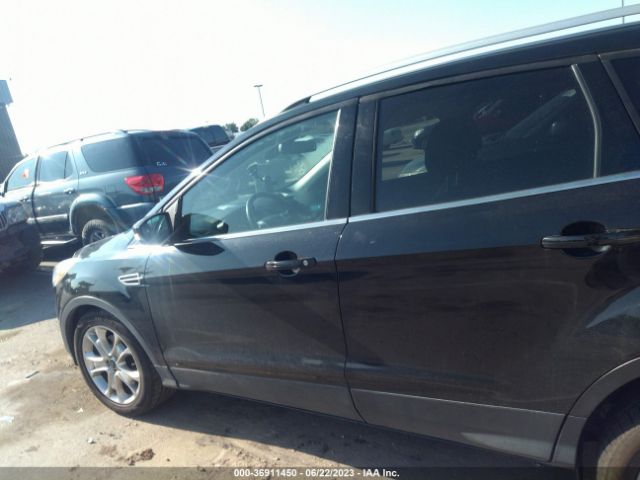 1FMCU9J98EUA23895 Ford Escape Titanium