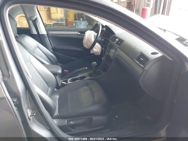 1VWBH7A34EC016627 Volkswagen PASSAT SE