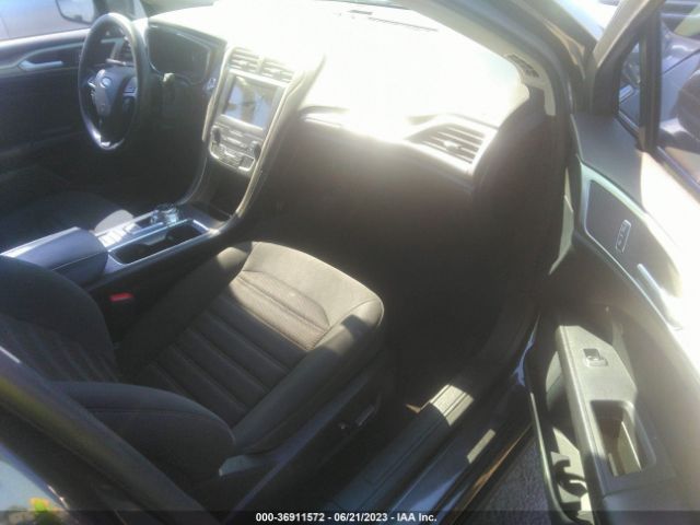 3FA6P0LU5KR219050 Ford Fusion Hybrid Se