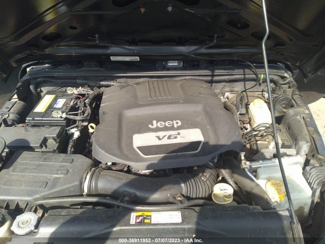 2014 JEEP WRANGLER UNLIMITED SPORT VIN: 1C4BJWDG2EL227180
