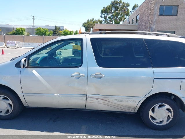 2002 TOYOTA SIENNA LE/XLE VIN: 4T3ZF13C82U508068