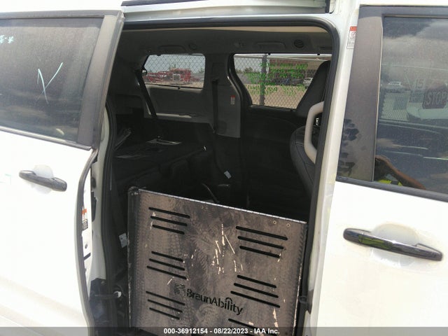 Toyota SIENNA SE 2020 5TDXZ3DC3LS039175 Image 8