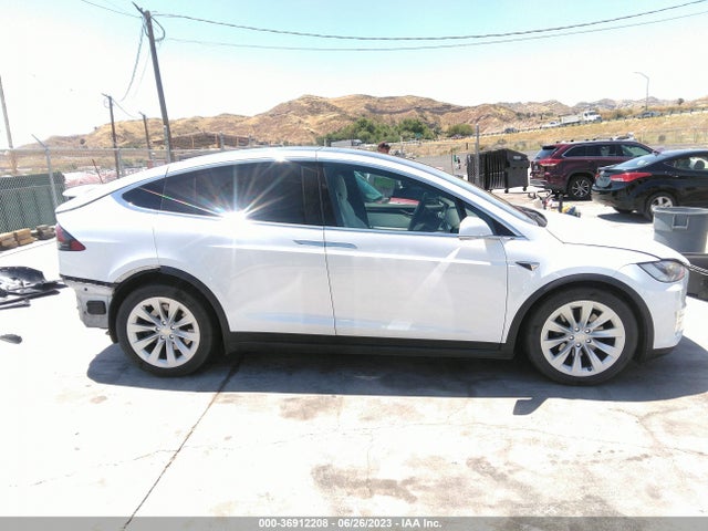 2019 Tesla Model X, VIN: 5YJXCAE26KF193555