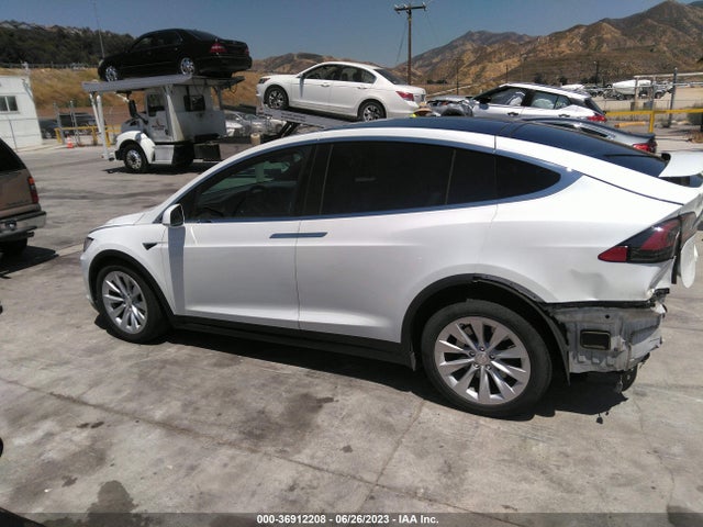 2019 Tesla Model X, VIN: 5YJXCAE26KF193555