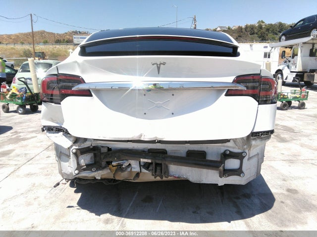 2019 Tesla Model X, VIN: 5YJXCAE26KF193555