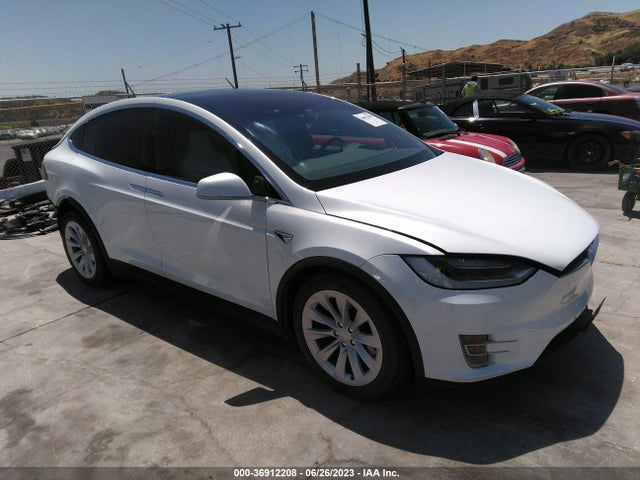 2019 Tesla Model X, VIN: 5YJXCAE26KF193555