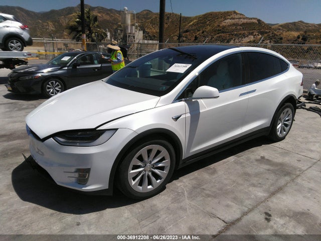 2019 Tesla Model X, VIN: 5YJXCAE26KF193555