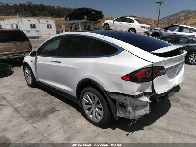 2019 Tesla Model X, VIN: 5YJXCAE26KF193555