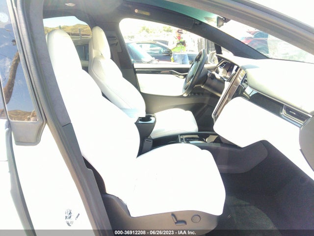 2019 Tesla Model X, VIN: 5YJXCAE26KF193555