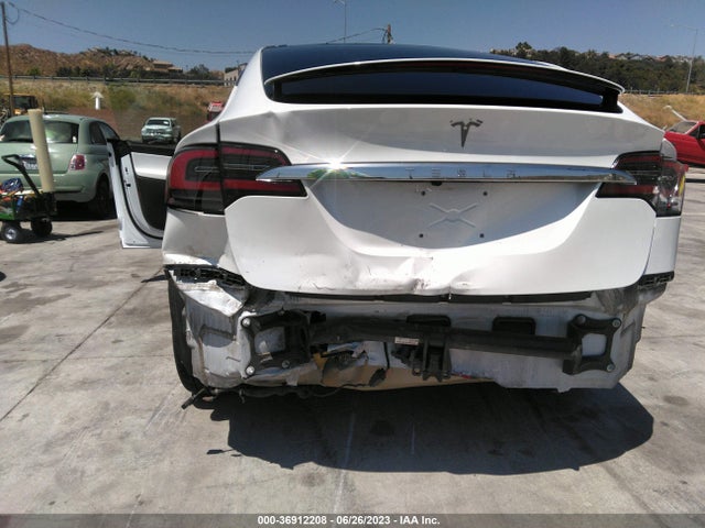 2019 Tesla Model X, VIN: 5YJXCAE26KF193555