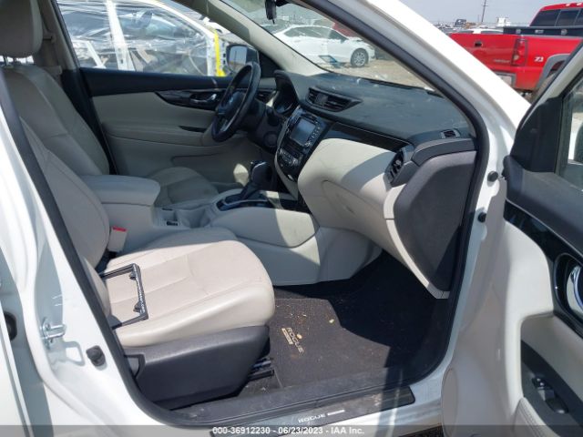 JN1BJ1CP1HW002632 Nissan Rogue Sport Sl
