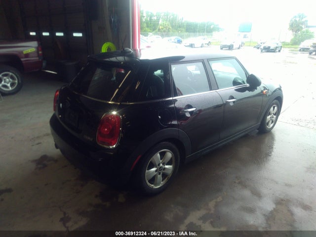 2016 Mini Hardtop, VIN: WMWXU1C5XG2D11319