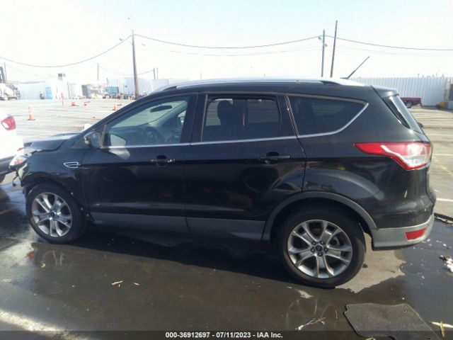 1FMCU0J99EUD80675 Ford Escape Titanium