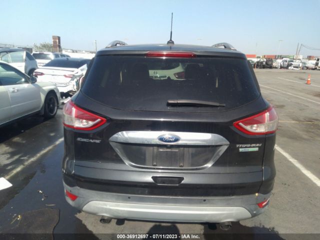 1FMCU0J99EUD80675 Ford Escape Titanium