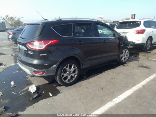1FMCU0J99EUD80675 Ford Escape Titanium