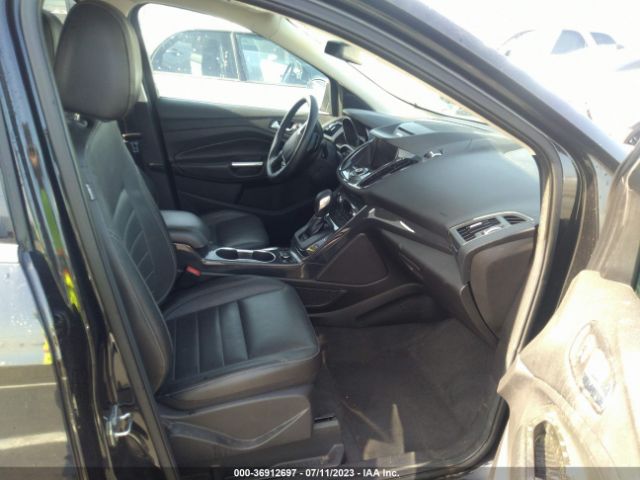 1FMCU0J99EUD80675 Ford Escape Titanium