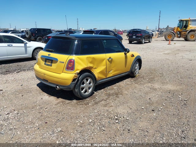 2009 MINI COOPER HARDTOP VIN: WMWMF335X9TT68851