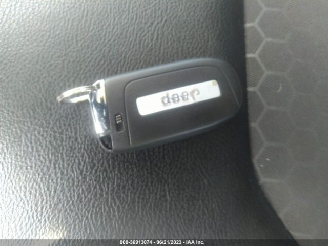 3C4NJCBB5KT832670 Jeep Compass Altitude