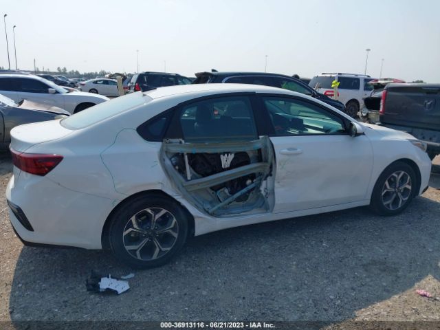 3KPF24ADXME308514 KIA Forte Lxs