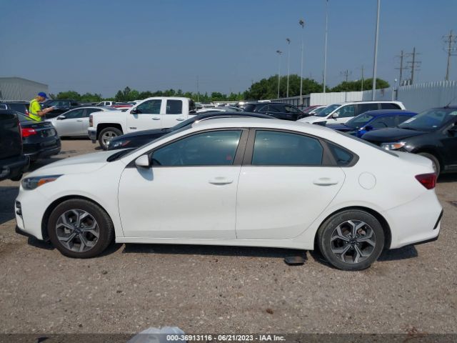 3KPF24ADXME308514 KIA Forte Lxs