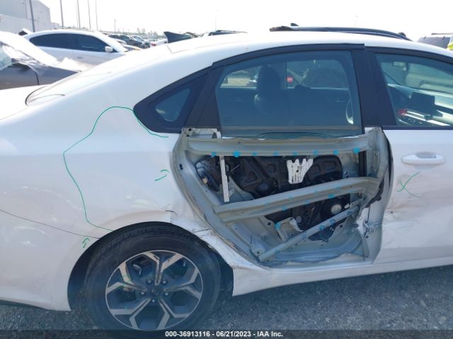 3KPF24ADXME308514 KIA Forte Lxs