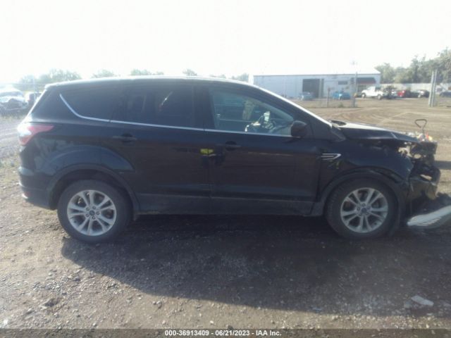 1FMCU9GDXHUC98412 Ford ESCAPE SE