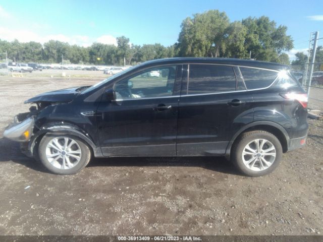1FMCU9GDXHUC98412 Ford ESCAPE SE