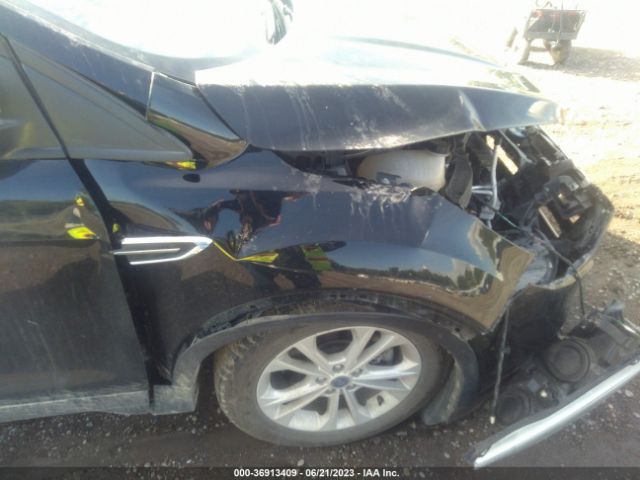 1FMCU9GDXHUC98412 Ford ESCAPE SE