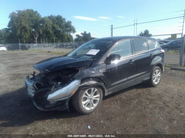 1FMCU9GDXHUC98412 Ford ESCAPE SE