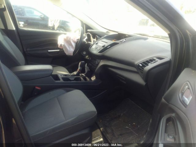1FMCU9GDXHUC98412 Ford ESCAPE SE