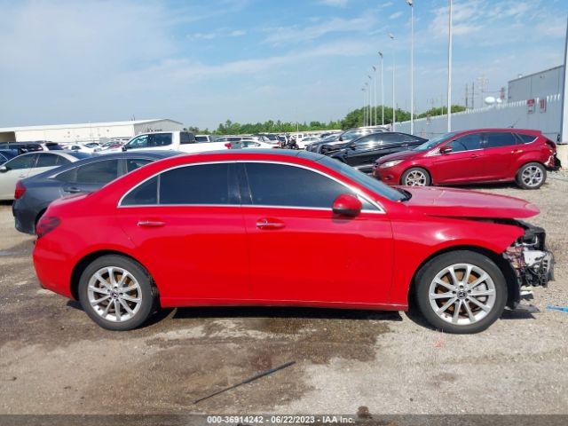 WDD3G4EBXKW033054 Mercedes-Benz A-class A 220