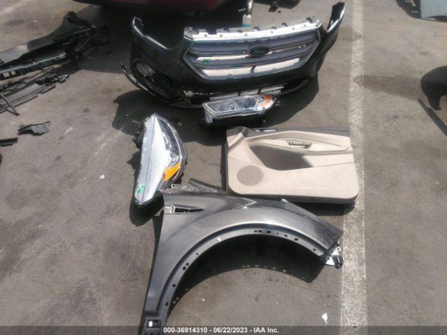 1FMCU9HD2JUC89577 Ford ESCAPE SEL