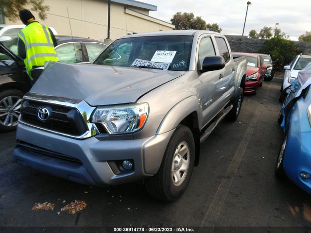 Toyota Tacoma Prerunner 2015 3TMJU4GN7FM180049 Image 2
