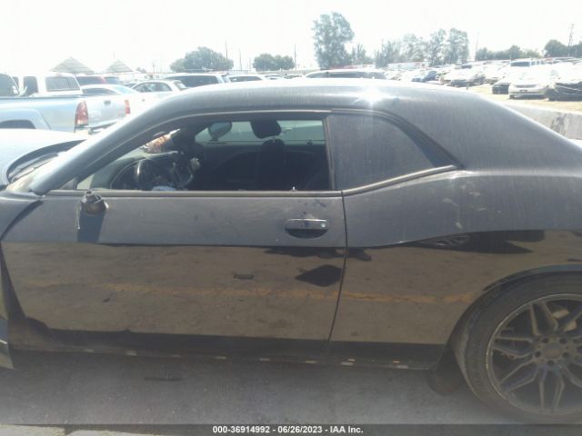 2C3CDZAGXJH245682 Dodge Challenger Sxt