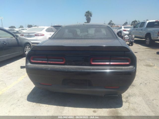2C3CDZAGXJH245682 Dodge Challenger Sxt
