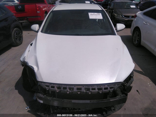 Hyundai ELANTRA SE 2018 5NPD74LF3JH260062 Image 13