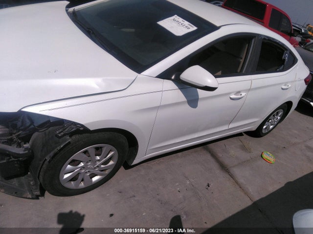 Hyundai ELANTRA SE 2018 5NPD74LF3JH260062 Image 15