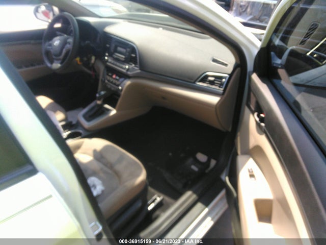 Hyundai ELANTRA SE 2018 5NPD74LF3JH260062 Image 5