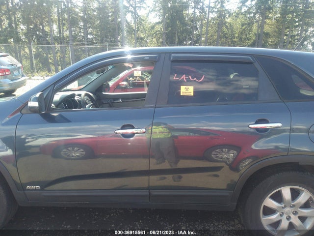 2011 KIA SORENTO LX VIN: 5XYKTCA12BG013984