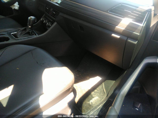 3VWE57BU3KM038822 Volkswagen JETTA SEL