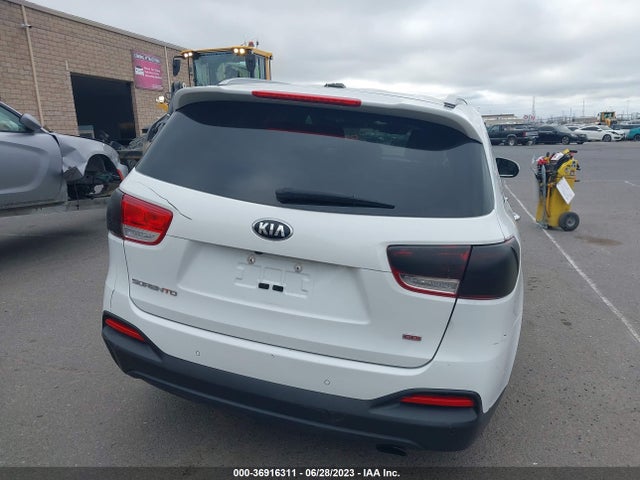 KIA SORENTO LX 2018 5XYPGDA30JG431525 Image 16