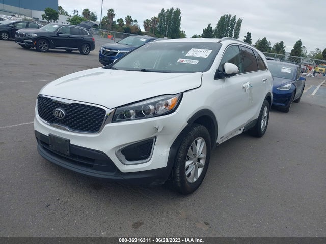 KIA SORENTO LX 2018 5XYPGDA30JG431525 Image 2
